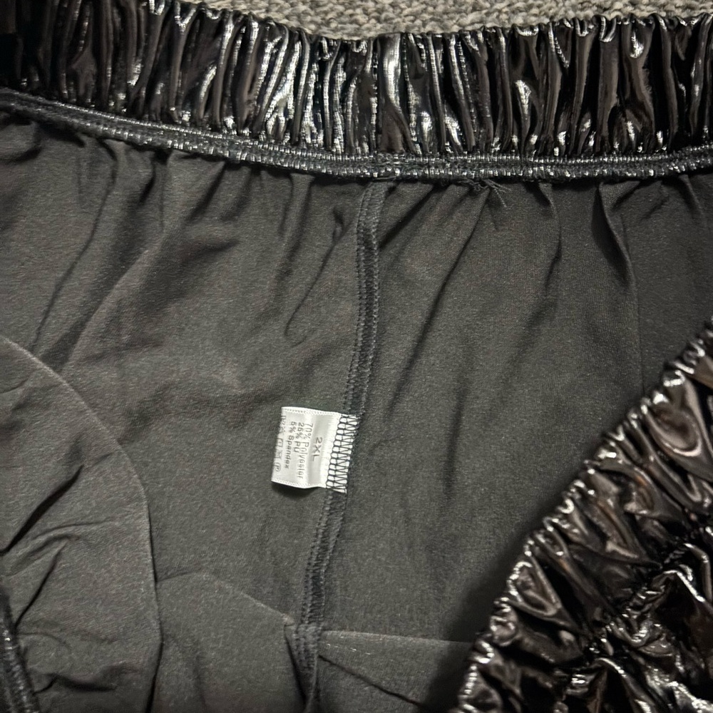 Shiny PVC Black Pants - Picture 4 of 5